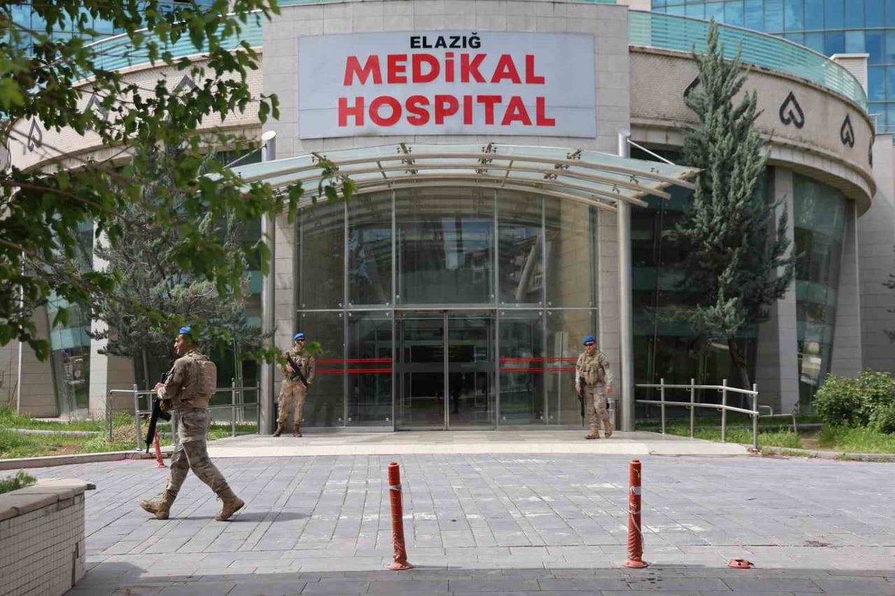 ELAZIĞ'DA JANDARMA EKİPLERİNCE ÖZEL HASTANE, BAKIM MERKEZİ VE DİYALİZ MERKEZİ OLMAK ÜZERE 3 KURUMA...