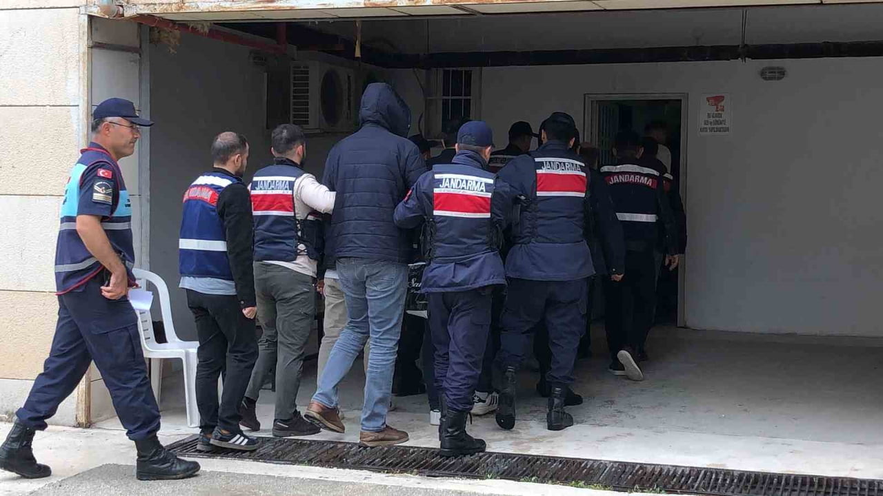 ELAZIĞ'DA ÖZEL SAĞLIK KURULUŞLARINA YÖNELİK DÜZENLENEN OPERASYONUNDA ADLİYEYE SEVK EDİLEN...