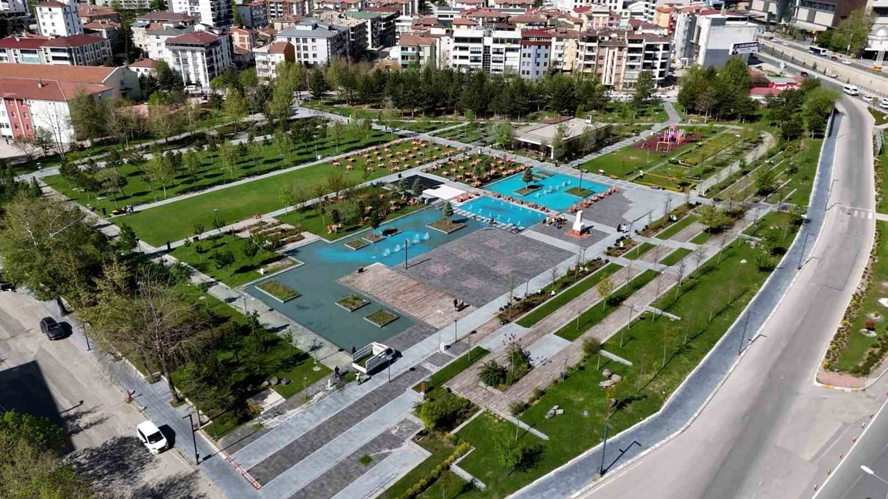 ELAZIĞ BELEDİYESİ, VATANDAŞLARIN DAHA TEMİZ, DAHA DÜZENLİ VE DAHA KONFORLU BİR ORTAMDA VAKİT...
