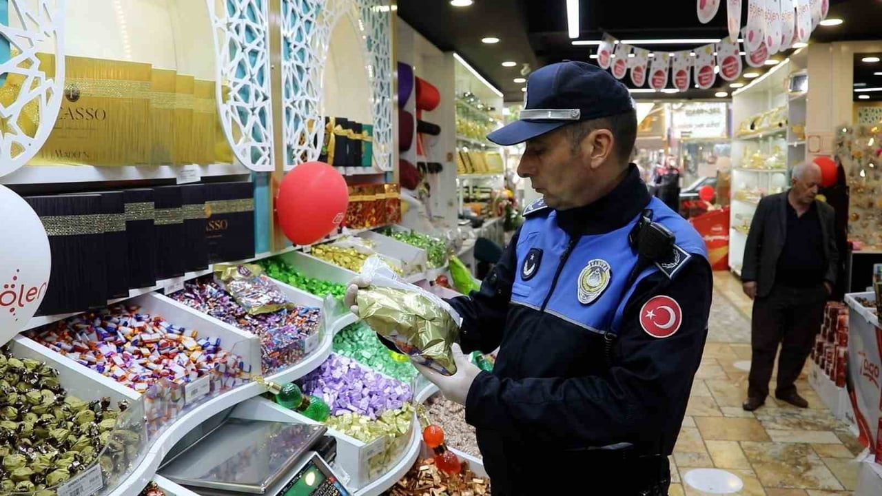 ELAZIĞ BELEDİYESİ ZABITA MÜDÜRLÜĞÜ EKİPLERİ, KURBAN BAYRAMI’NA SAYILI GÜNLER KALA VATANDAŞLARIN...