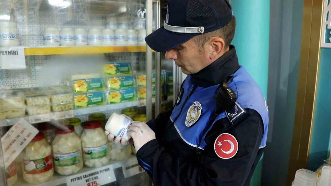 ELAZIĞ BELEDİYESİ ZABITA MÜDÜRLÜĞÜ EKİPLERİ, KURBAN BAYRAMI’NA SAYILI GÜNLER KALA VATANDAŞLARIN...