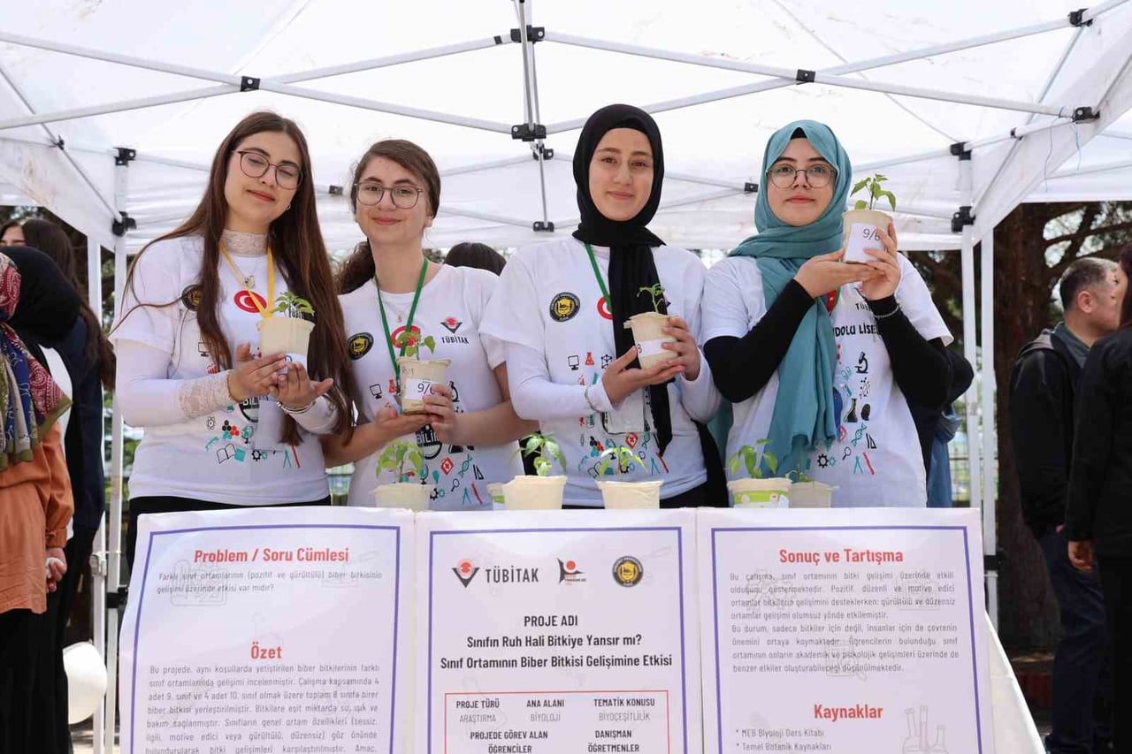 ELAZIĞ ÇUBUKBEY ANADOLU LİSESİ'NDE ÖĞRENCİLERİN HAZIRLADIĞI BİLİMSEL ÇALIŞMALARIN YER ALDIĞI...