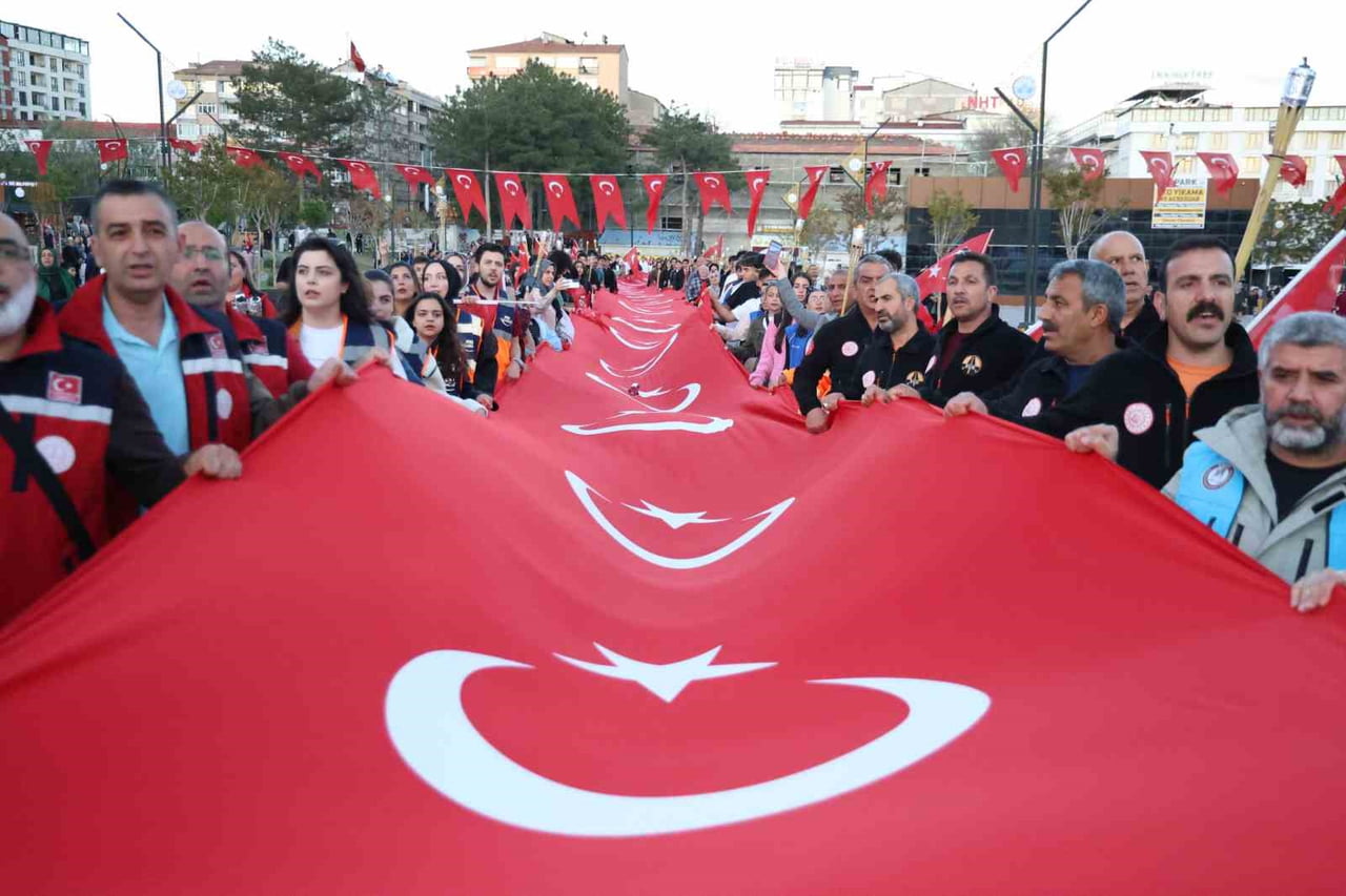 ELAZIĞ’DA 19 MAYIS ATATÜRK’Ü ANMA, GENÇLİK VE SPOR BAYRAMI'NIN 107. YIL DÖNÜMÜ FENER ALAYI...