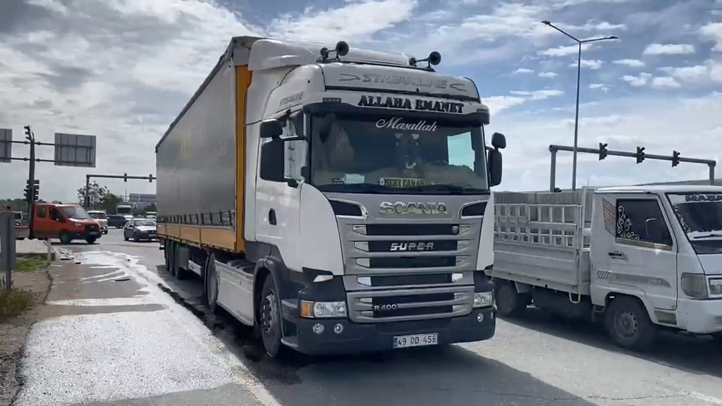 ELAZIĞ’DA CİP İLE TIRIN ÇARPIŞMASI SONUCU MEYDANA GELEN TRAFİK KAZASINDA 1 KİŞİ YARALANDI