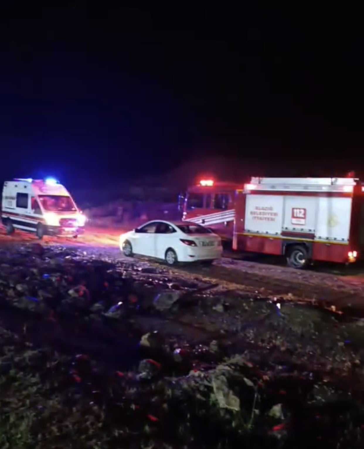 ELAZIĞ’DA HALISAHADA MAÇ YAPARKEN BİR ŞAHSIN KOLUNA TEL GİRDİ