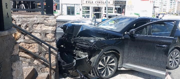 ELAZIĞ’DA İKİ OTOMOBİLİN ÇARPIŞMASI SONUCU MEYDANA GELEN TRAFİK KAZASINDA, 3 KİŞİ...