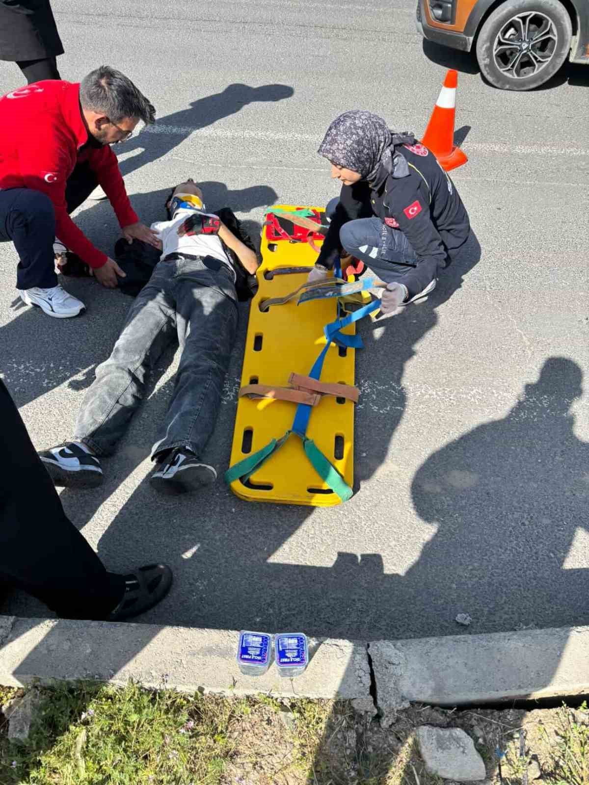 ELAZIĞ’DA MOTOSİKLET İLE MİNİBÜSÜN ÇARPIŞMASI SONUCU MEYDANA GELEN TRAFİK KAZASINDA 1 KİŞİ...