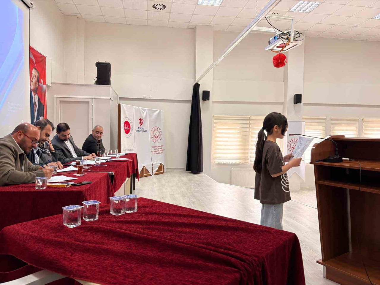 ELAZIĞ’DA ÖDÜLLÜ ŞİİR OKUMA YARIŞMASI