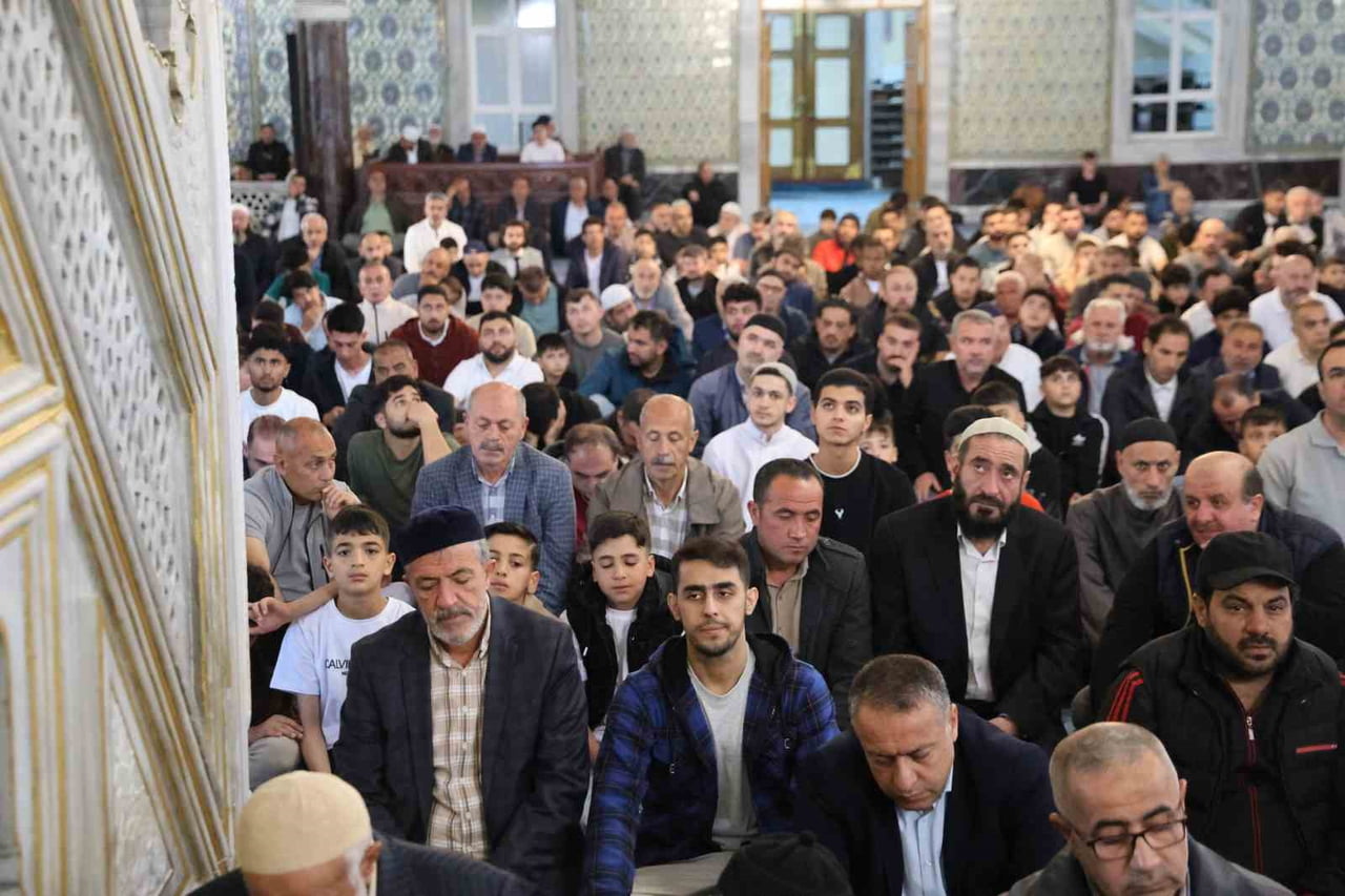 ELAZIĞ’DA VATANDAŞLAR BAYRAM NAMAZI İÇİN CAMİLERE AKIN ETTİ