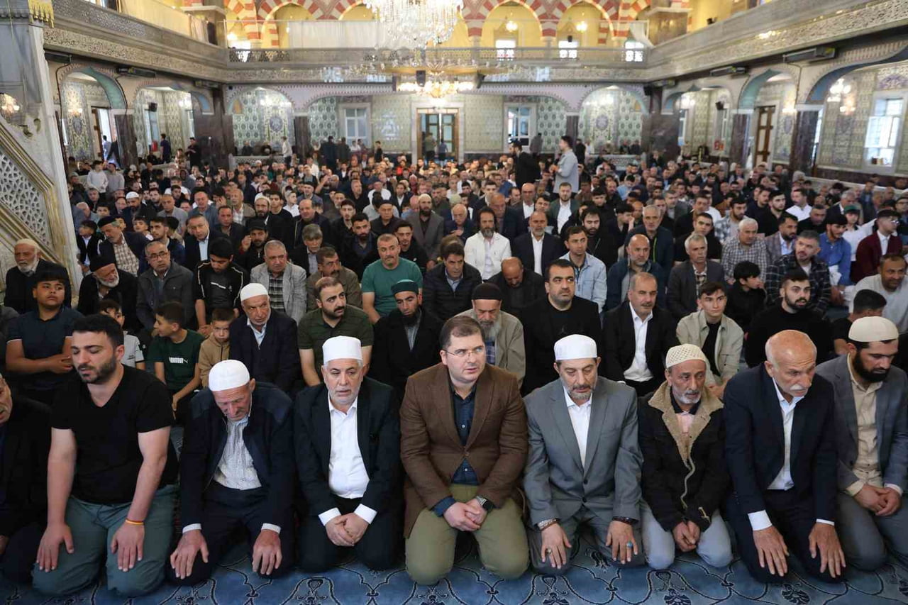 ELAZIĞ’DA VATANDAŞLAR BAYRAM NAMAZI İÇİN CAMİLERE AKIN ETTİ
