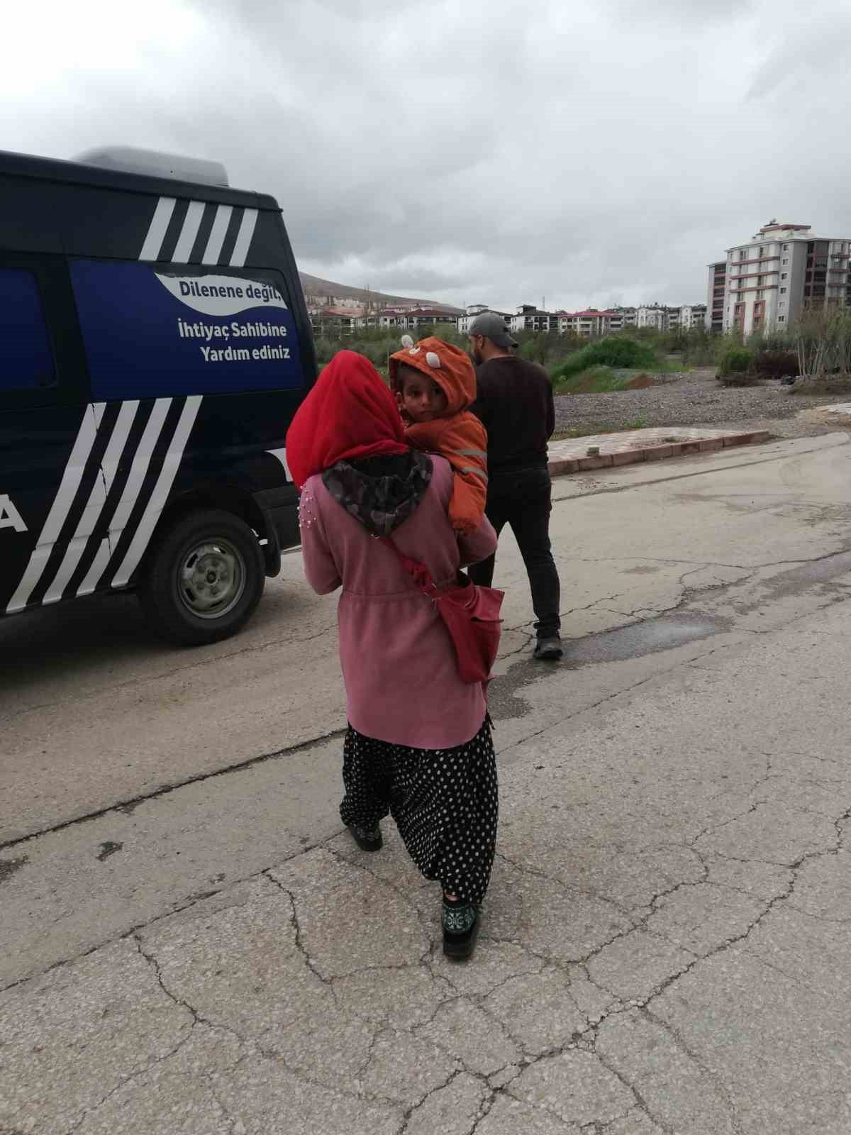 ELAZIĞ’DA ZABITADAN DİLENCİLERE YÖNELİK OPERASYON
