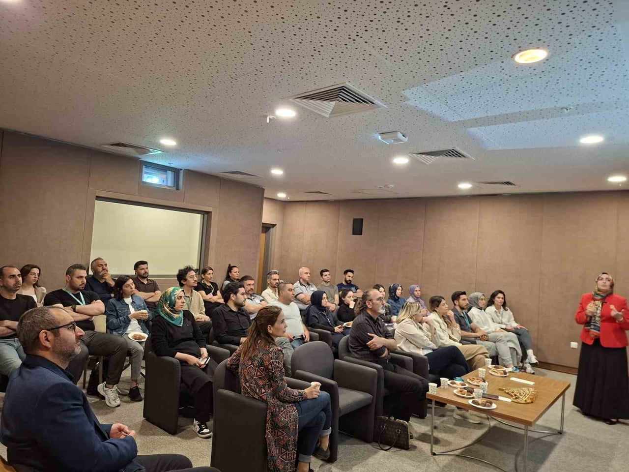 ELAZIĞ FETHİ SEKİN ŞEHİR HASTANESİ’NDE İNTİHARA YAKLAŞIM SEMİNERİ