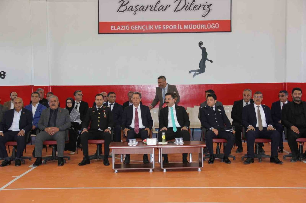ELAZIĞ’IN SİVRİCE İLÇESİNDE 19 MAYIS ATATÜRK’Ü ANMA GENÇLİK VE SPOR BAYRAMI DÜZENLENEN ÇEŞİTLİ...