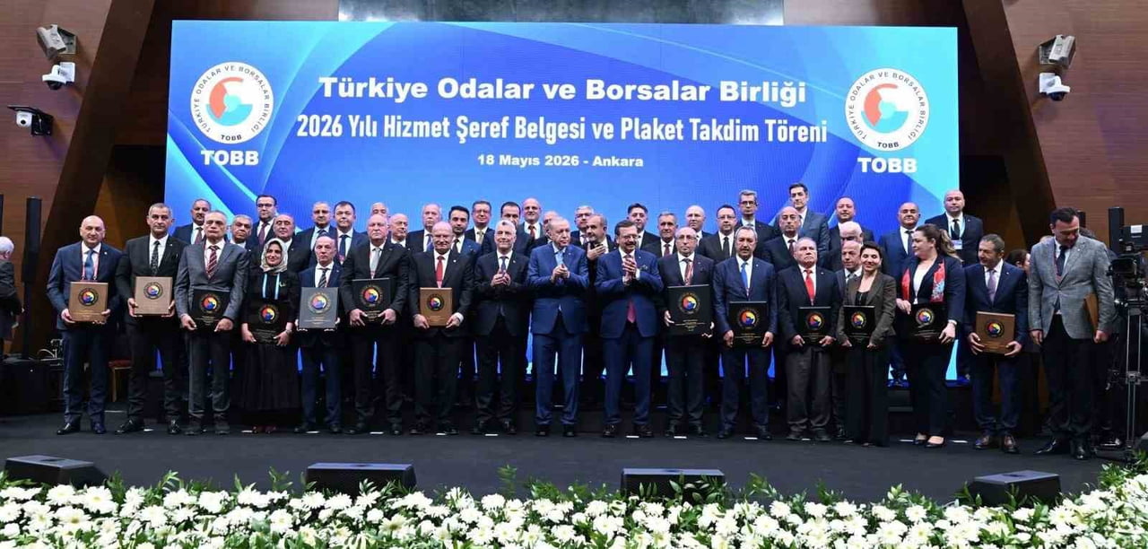 ELAZIĞ TİCARET VE SANAYİ ODASI BAŞKANI İDRİS ALAN, HİZMET ŞEREF BELGESİNİ CUMHURBAŞKANI ERDOĞAN’IN...