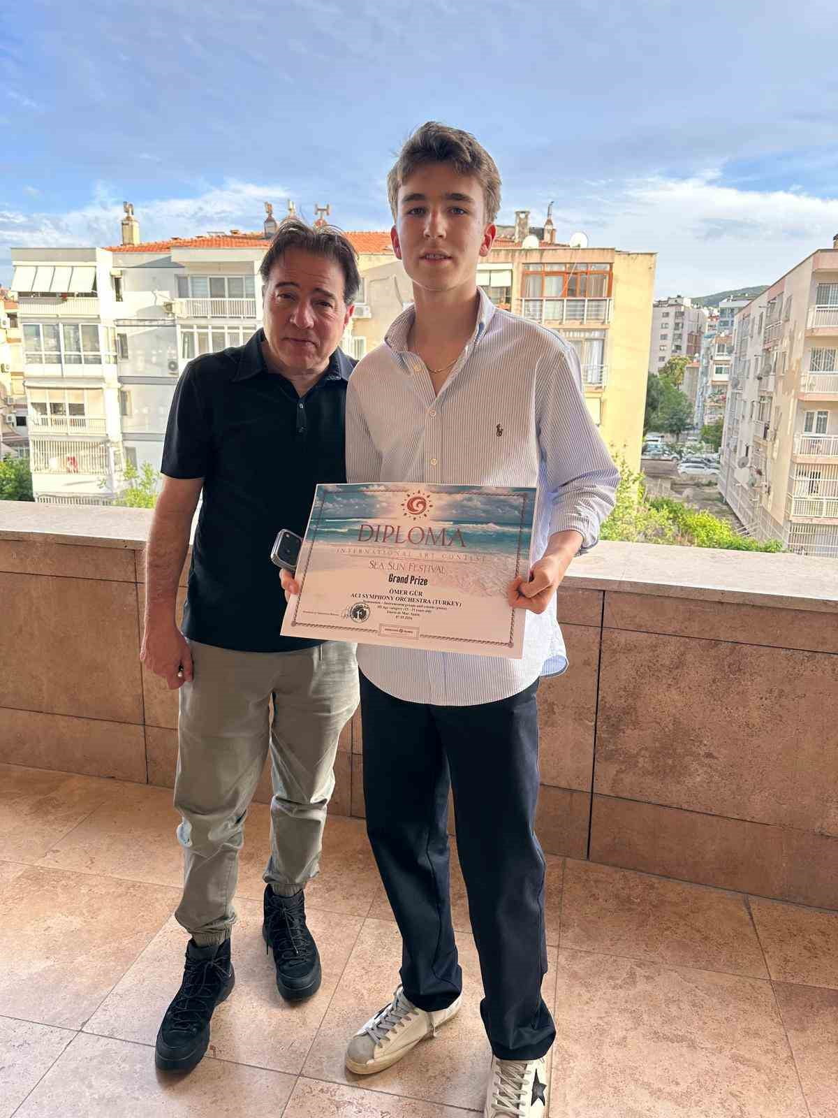 ELAZIĞLI GENÇ PİYANİST ÖMER GÜR, İSPANYA’DA DÜZENLENEN ULUSLARARASI PİYANO YARIŞMASINDA GÖSTERDİĞİ...