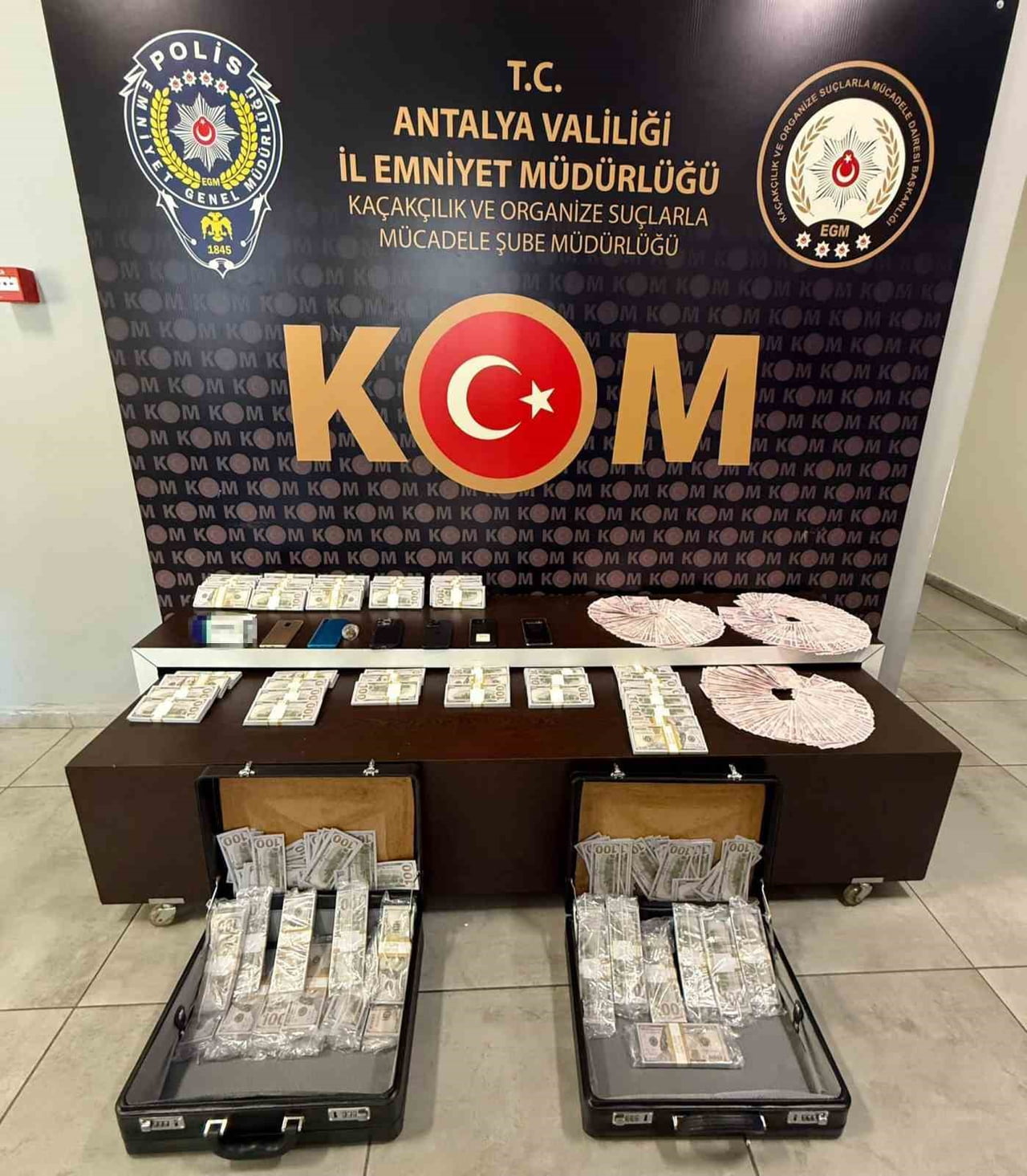 ELE GEÇİRİLEN PARALAR (ARŞİV)