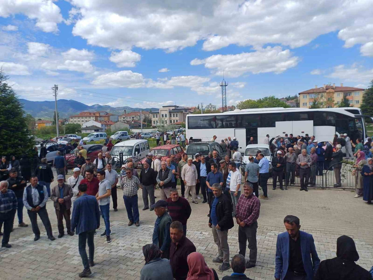 EMET’TE 20 HACI ADAYI DUALARLA UĞURLANDI