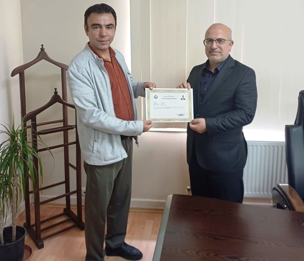 EMET’TE BAŞARILI MÜFTÜLÜK PERSONELİNE ÜSTÜN BAŞARI BELGESİ