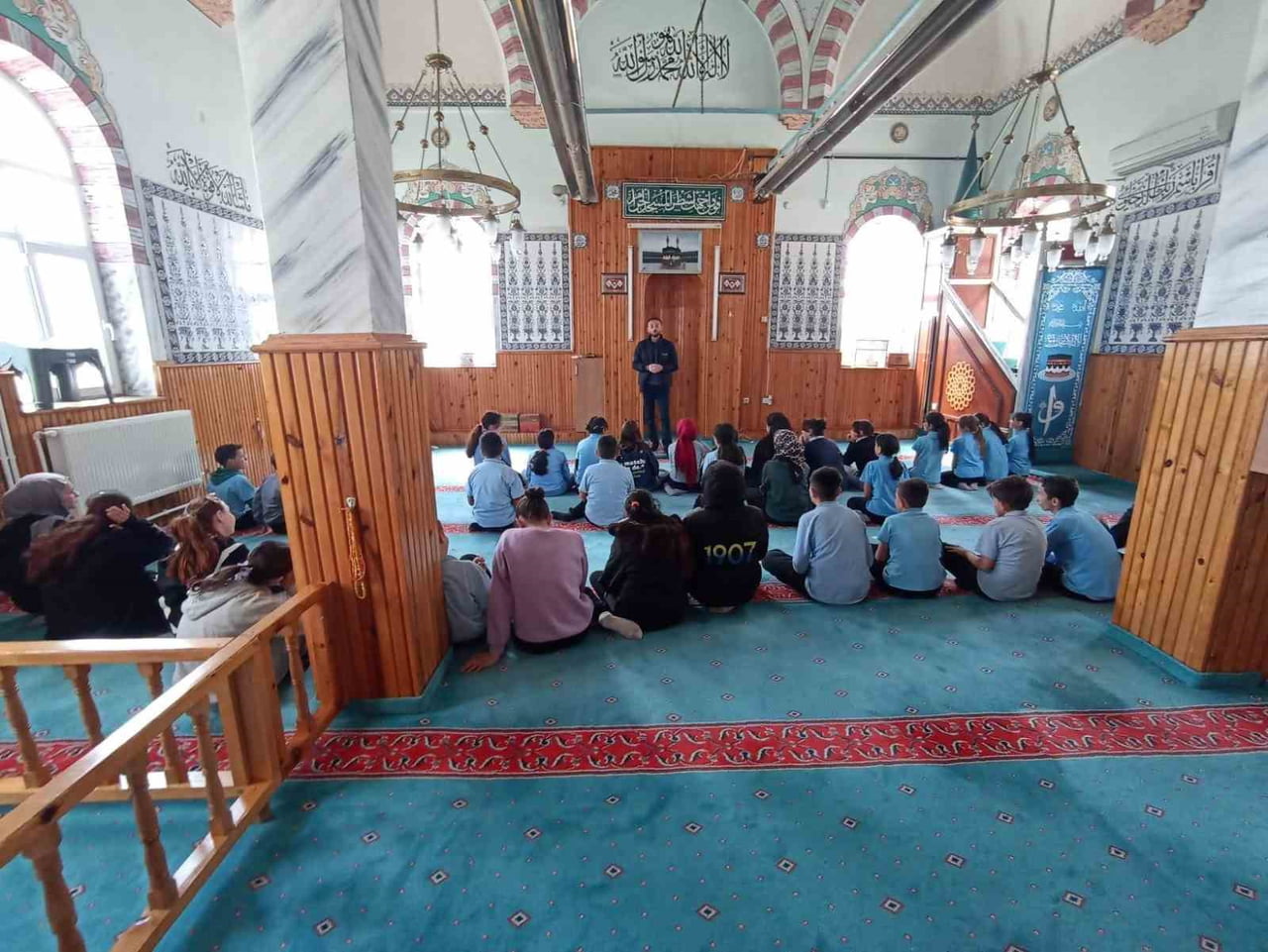 EMET’TE GENÇLER CAMİDE BULUŞTU