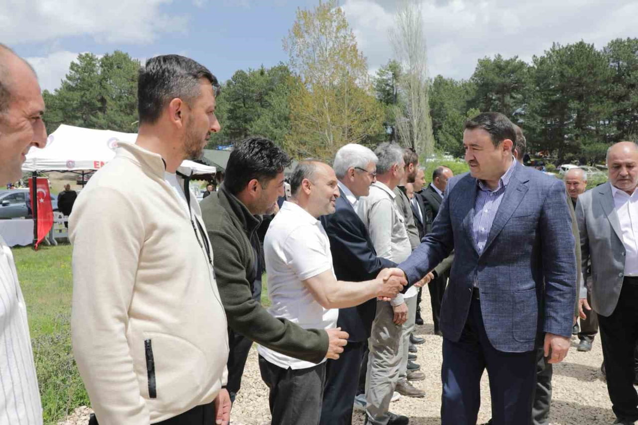 EMET YENİCEKÖY'DE GELENEKSEL HIDRELLEZ COŞKUSU