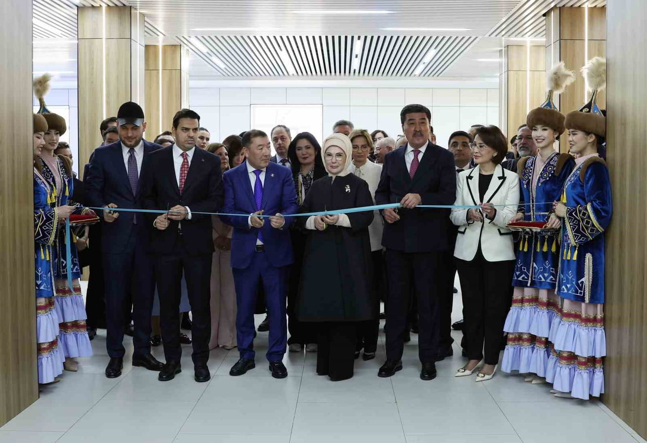 EMİNE ERDOĞAN, KAZAKİSTAN'DA SIFIR ATIK EĞİTİM LABORATUVARI'NIN AÇILIŞINI YAPTI