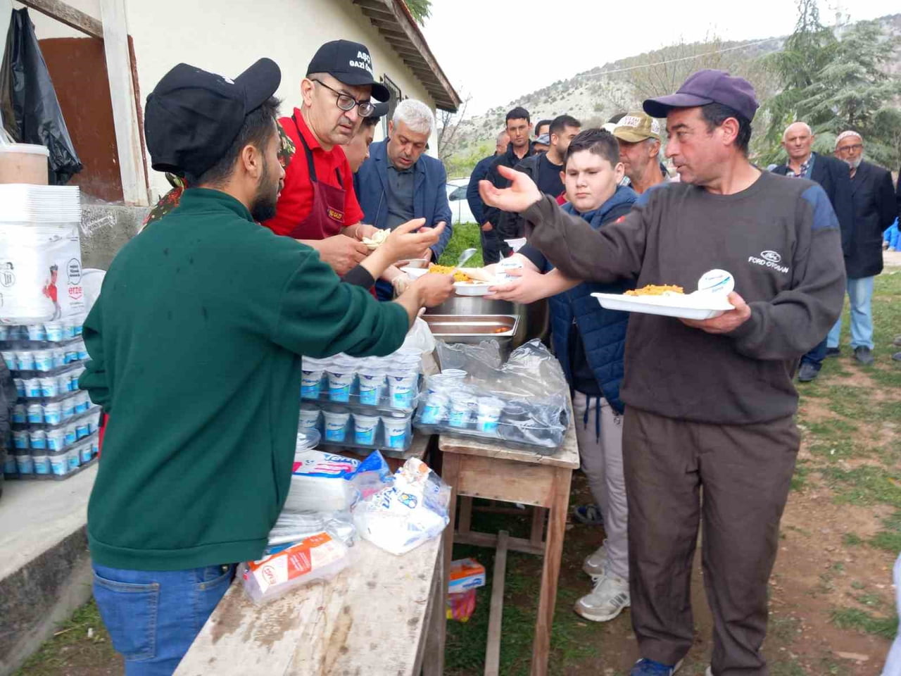 EMİRDAĞ İLÇESİNE BAĞLI GEDİKEVİ KÖYÜNDE YAĞMUR VE ŞÜKÜR DUASI YAPILDI