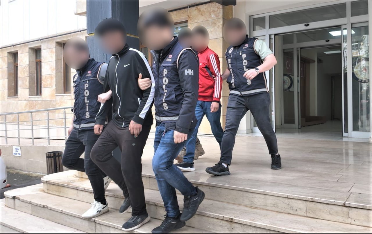 EMNİYETTEKİ İŞLEMLERİ TAMAMLANAN Z.İ. VE R.G. İSİMLİ ŞAHISLAR, SEVK EDİLDİKLERİ ADLİ MAKAMLARCA...
