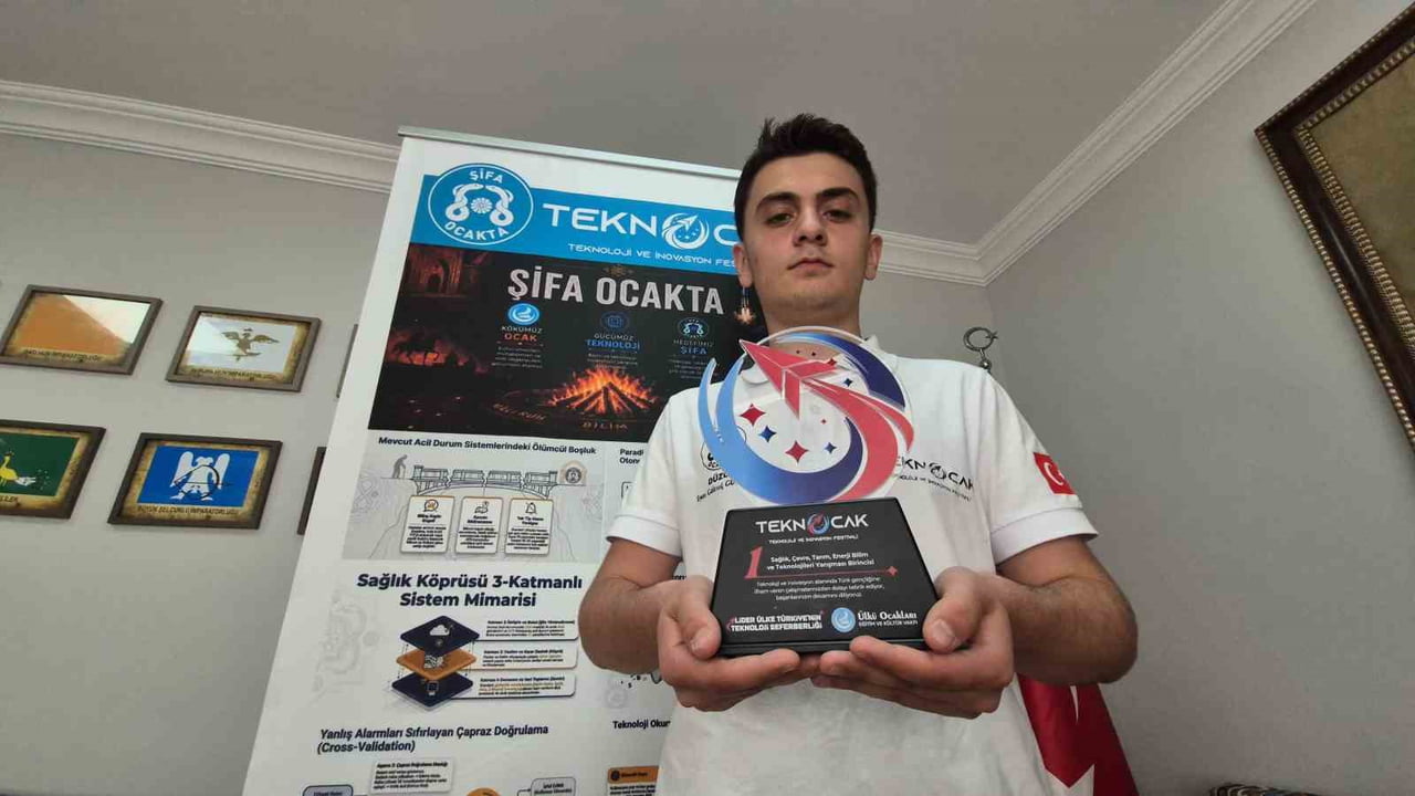 EMRE GÖKTUĞ GÜVENÇ, "SAĞLIK OCAK'TA" PROJESİYLE TEKNOOCAK TEKNOLOJİ VE İNOVASYON FESTİVALİ'NDE...