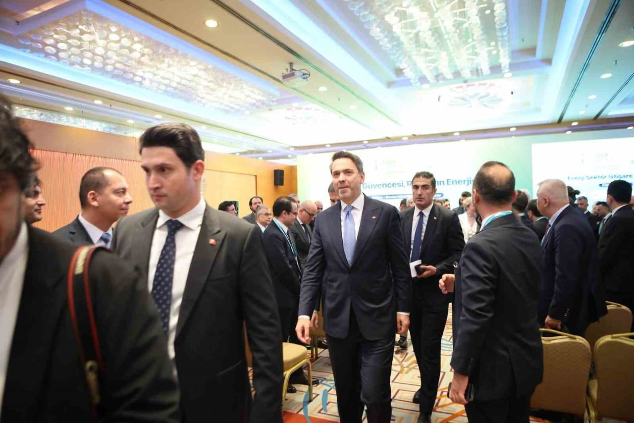 ENERJİ VE TABİİ KAYNAKLAR BAKANI ALPARSLAN BAYRAKTAR, "2026 YILI ADETA RÜZGARIN YILI OLACAK. ZİRA...