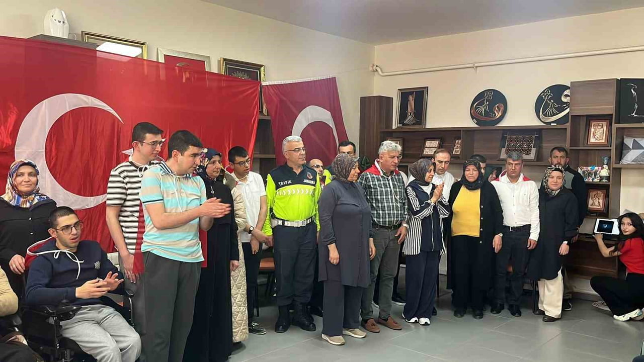 ENGELLİ BİREYLER İÇİN ASKER KINASI YAKILDI.