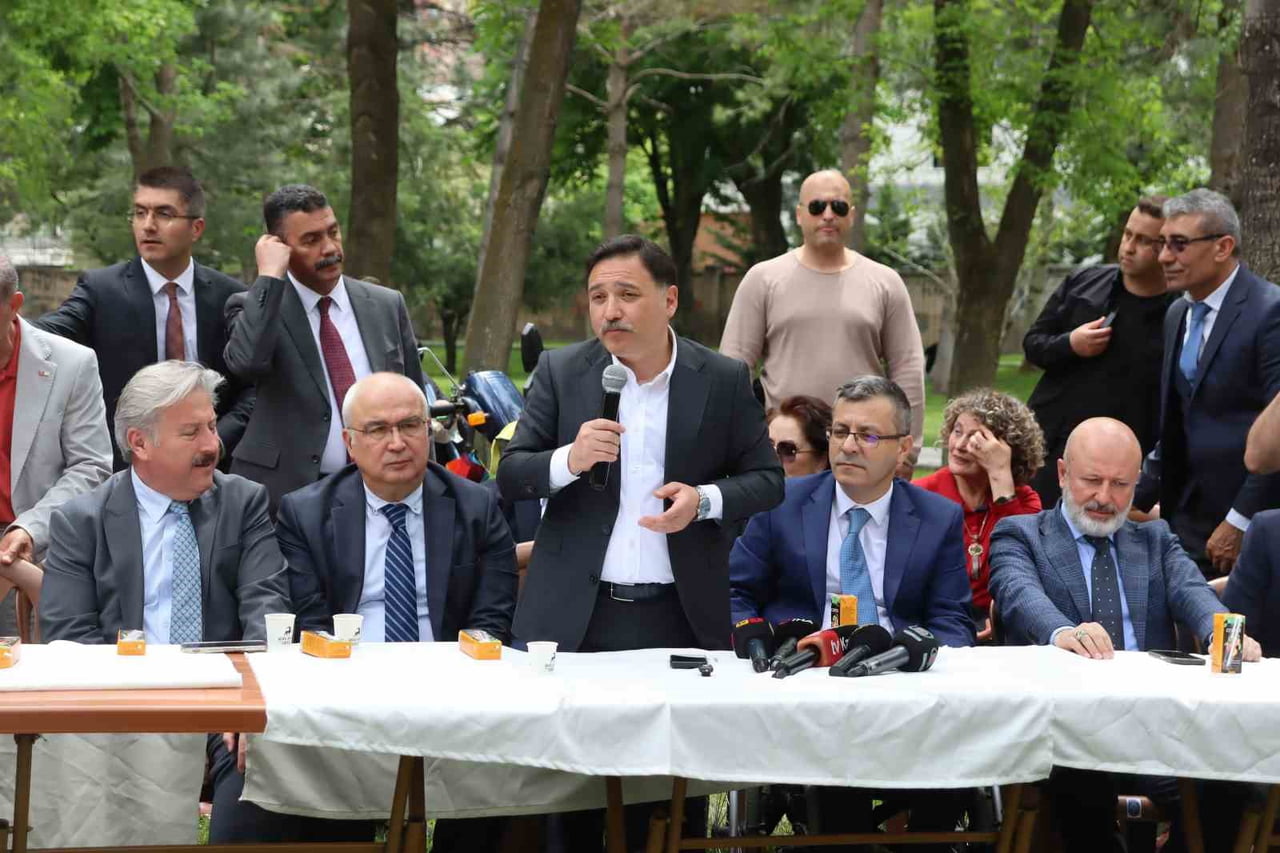 ENGELLİLER HAFTASI ETKİNLİĞİNE KATILAN KAYSERİ VALİSİ GÖKMEN ÇİÇEK, ENGELLİLERİN HAYATLARINI...