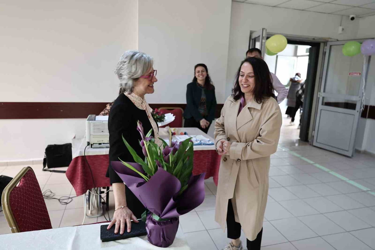 ERCİYES ÜNİVERSİTESİ (ERÜ) TIP FAKÜLTESİ ÇOCUK ALERJİ BİLİM DALI BAŞKANI PROF. DR. FULYA TAHAN...