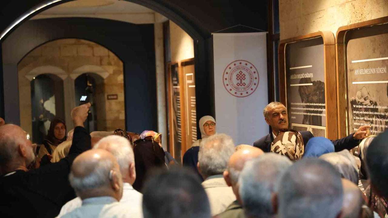 ERCİYES ÜNİVERSİTESİ İLAHİYAT FAKÜLTESİ 1985 YILI MEZUNLARI, TÜRKİYE GENELİNDEKİ 40'INCI...