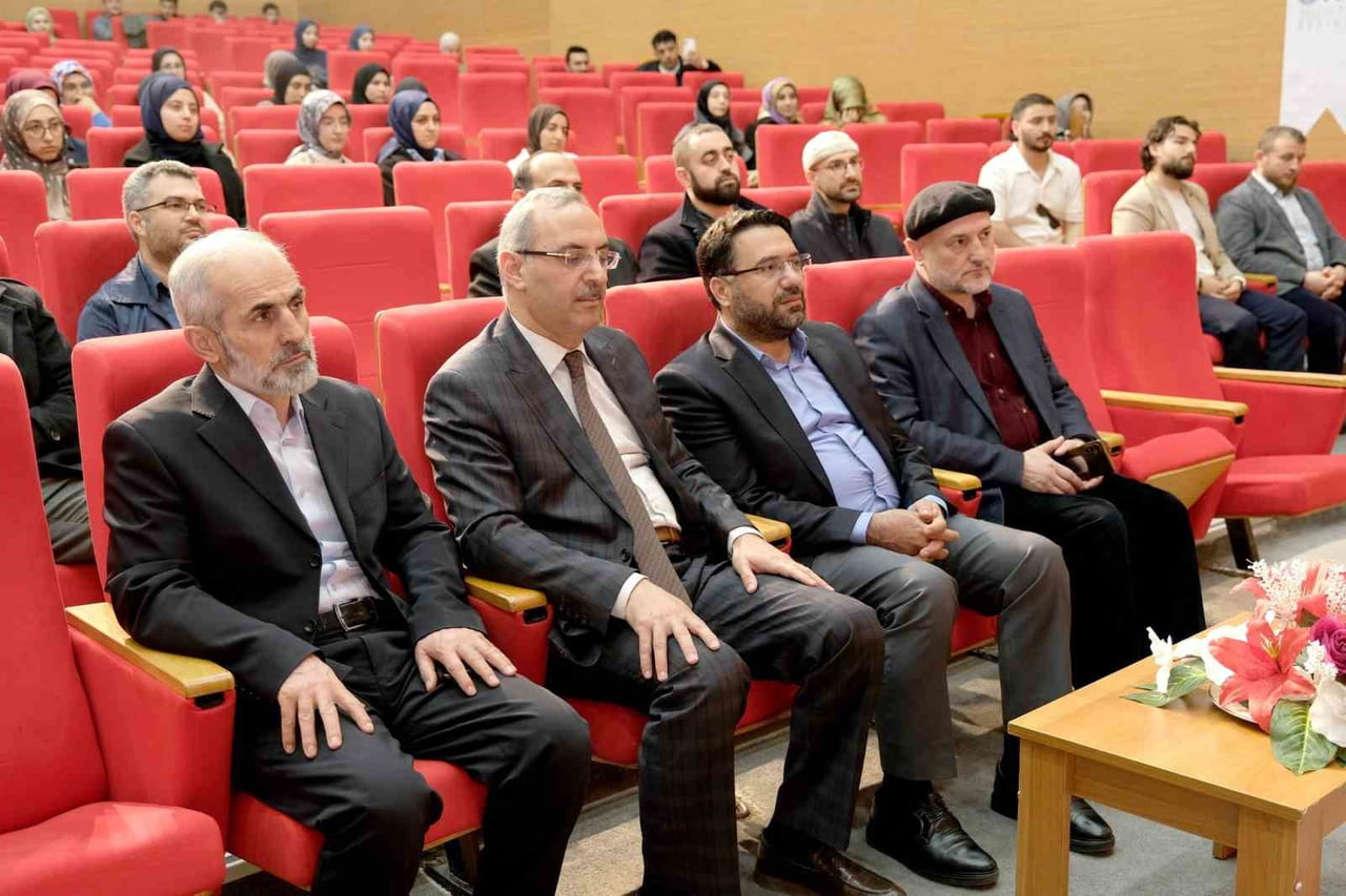ERZİNCAN BİNALİ YILDIRIM ÜNİVERSİTESİ’NDE DÜZENLENEN "SOSYAL MEDYA AHLAKI" KONFERANSINDA, DİJİTAL...