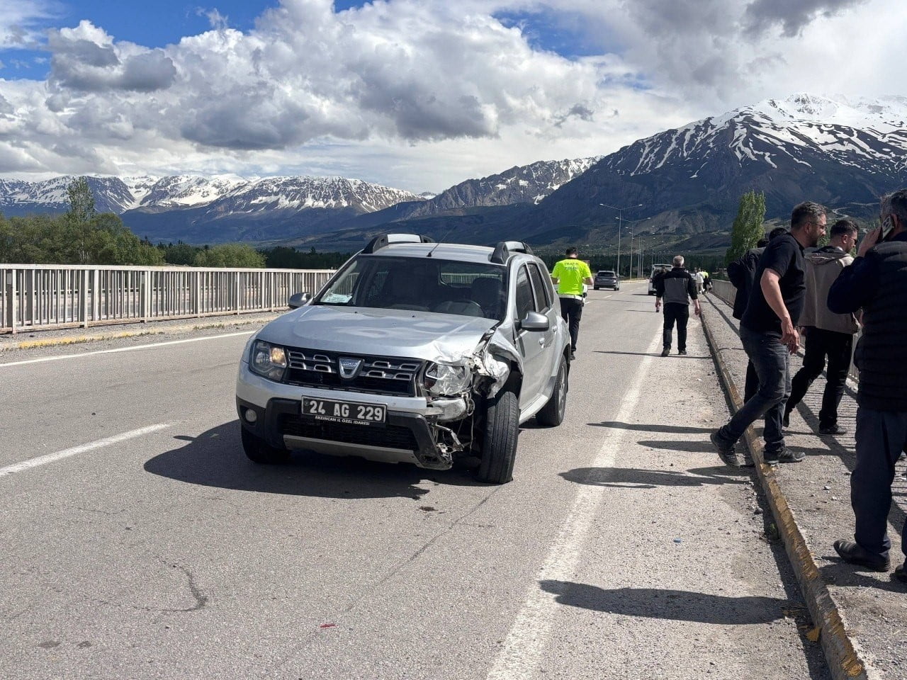 ERZİNCAN-ÇAĞLAYAN KARAYOLU’NDA TRAFİK KAZASI: 2 YARALI
