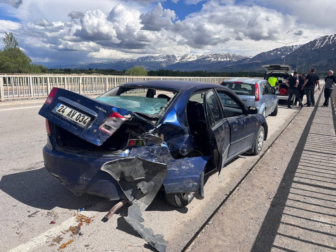 ERZİNCAN-ÇAĞLAYAN KARAYOLU’NDA TRAFİK KAZASI: 2 YARALI