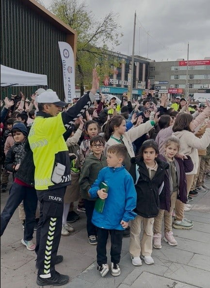 ERZİNCAN’DA 02-08 MAYIS 2026 KARAYOLU TRAFİK HAFTASI ETKİNLİKLERİ KAPSAMINDA VATANDAŞLARA YÖNELİK...