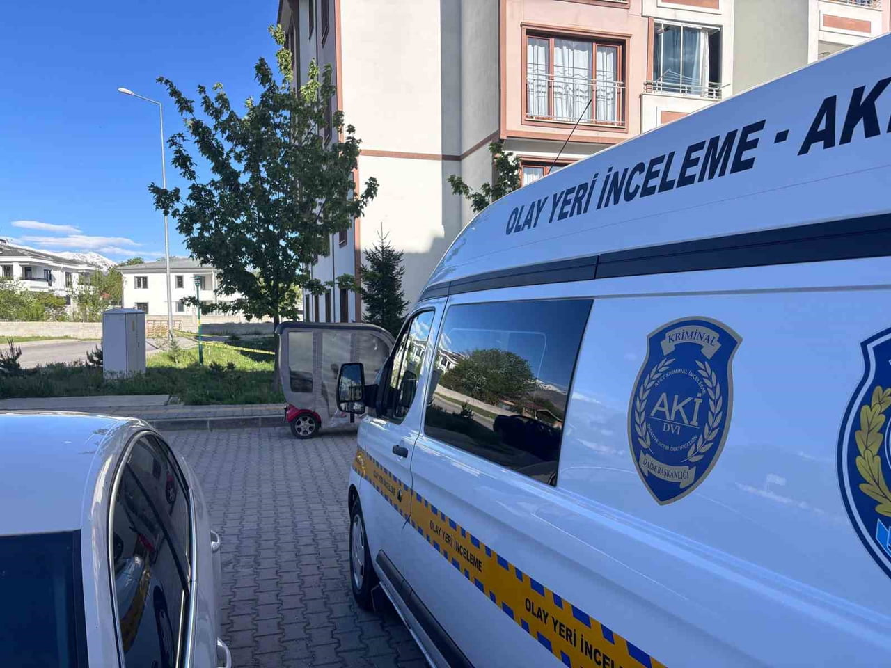 ERZİNCAN’DA 4’ÜNCÜ KATTAN DÜŞEN ÇOCUK AĞIR YARALANDI