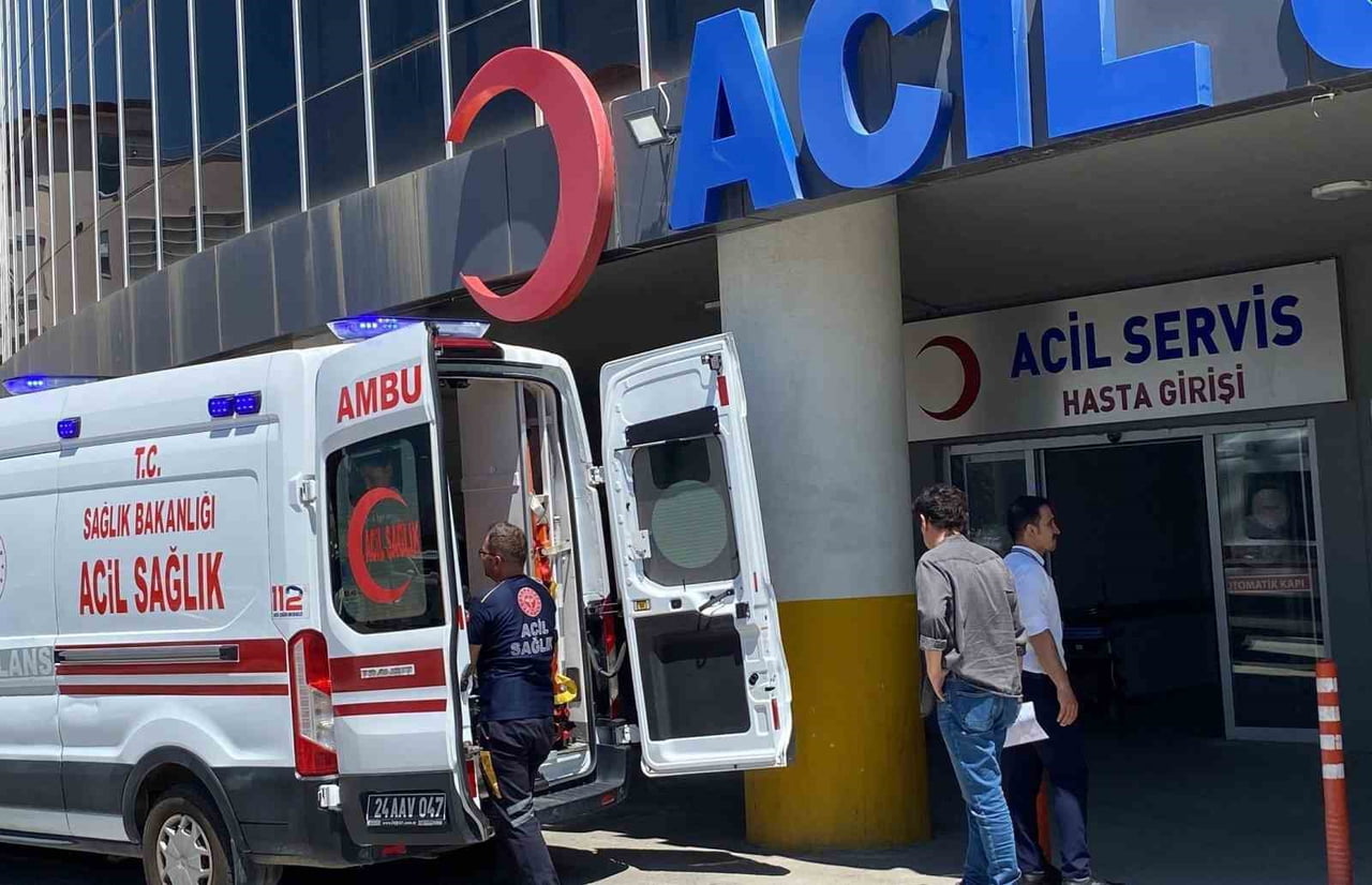 ERZİNCAN’DA ACEMİ KASAPLAR HASTANENİN YOLUNU TUTTU
