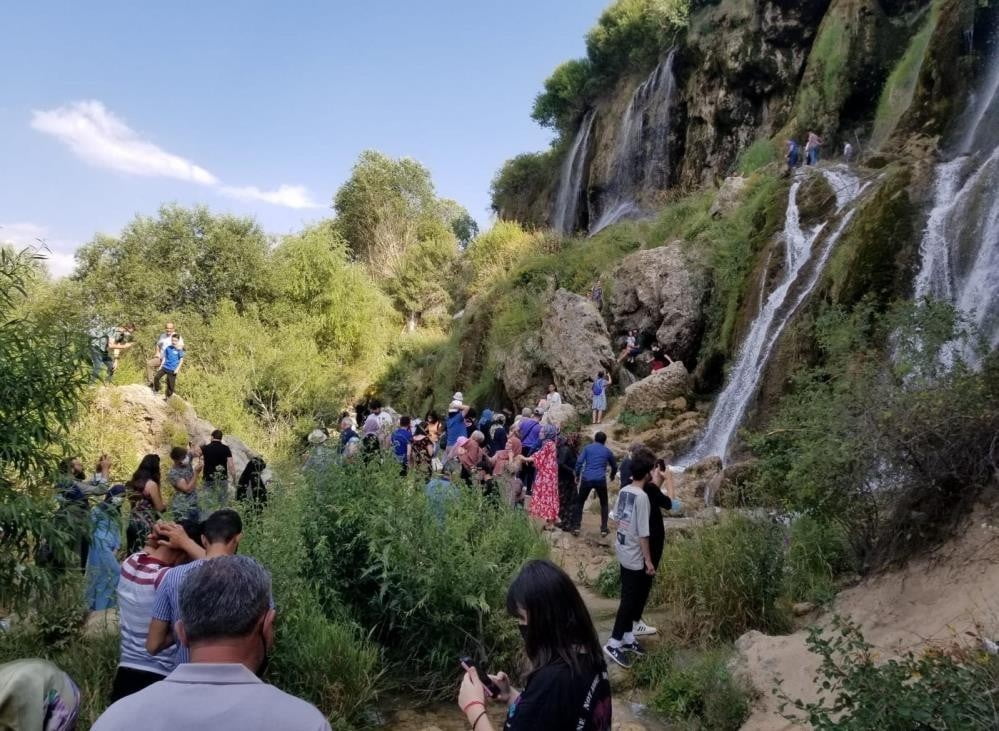 ERZİNCAN’DA HAVALARIN YAĞIŞLI GEÇMESİ VE DAĞLARDAKİ KAR SULARININ KAYNAK SULARINA KARIŞMASIYLA...