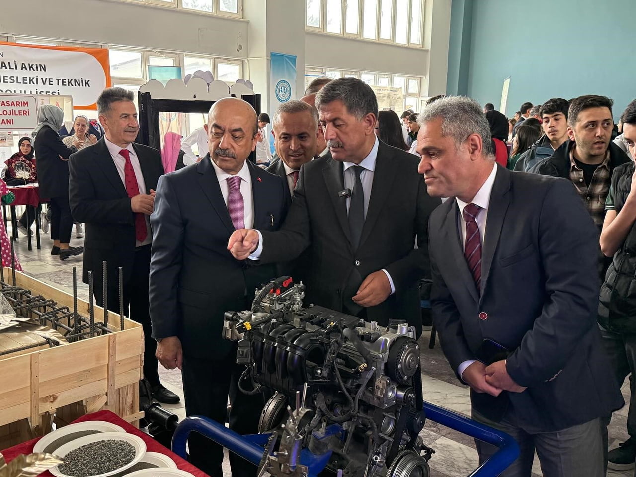 ERZİNCAN’DA MESLEKİ EĞİTİMİN TANITILMASI AMACIYLA DÜZENLENEN "KARİYER GÜNLERİ" ETKİNLİĞİ YOĞUN...