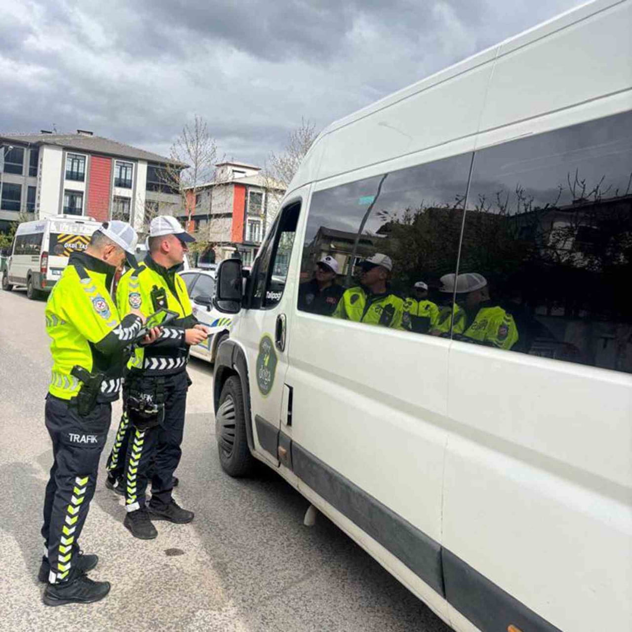 ERZİNCAN’DA OKUL ÇEVRELERİNDE GÜVENLİK UYGULAMASI GERÇEKLEŞTİRİLDİ