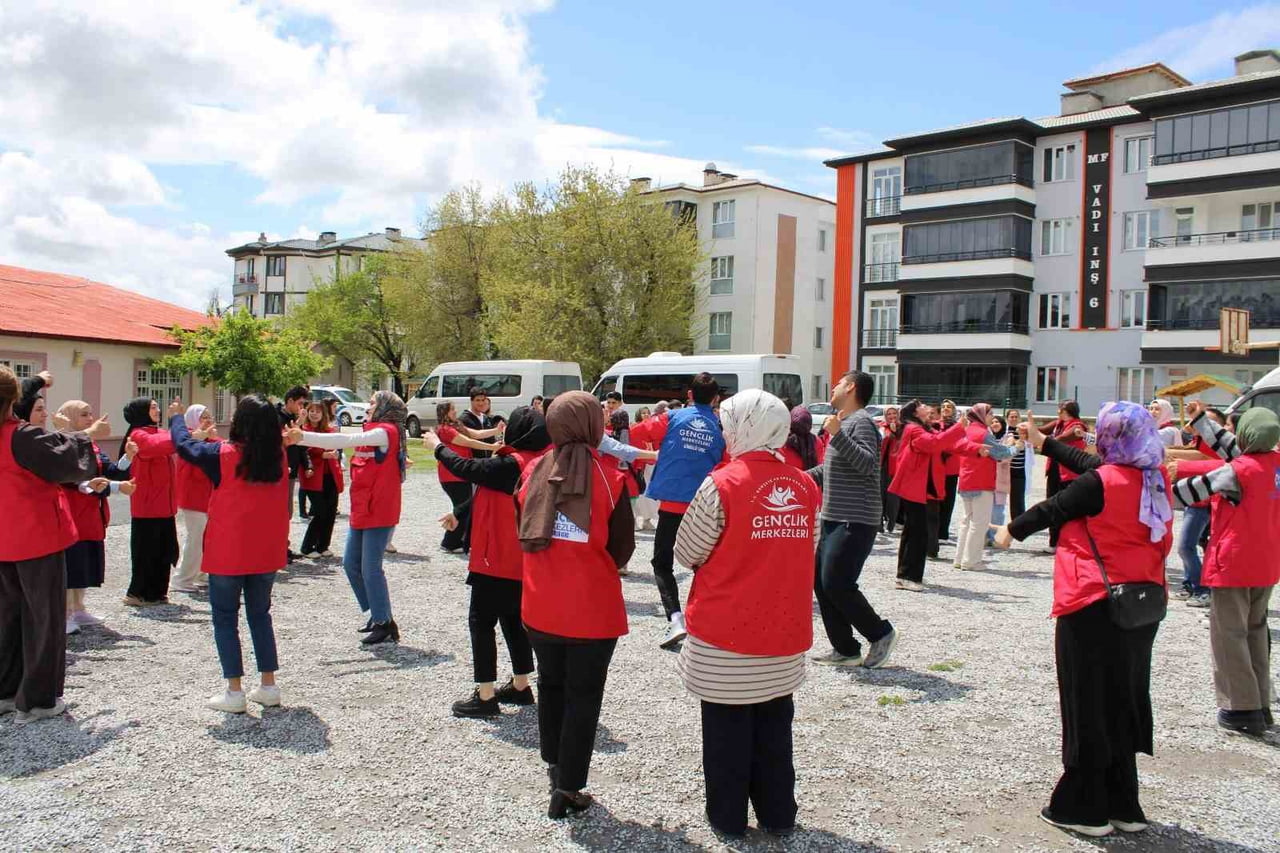 ERZİNCAN’DA "ENGEL YOK" MESAJLI RENKLİ BULUŞMA