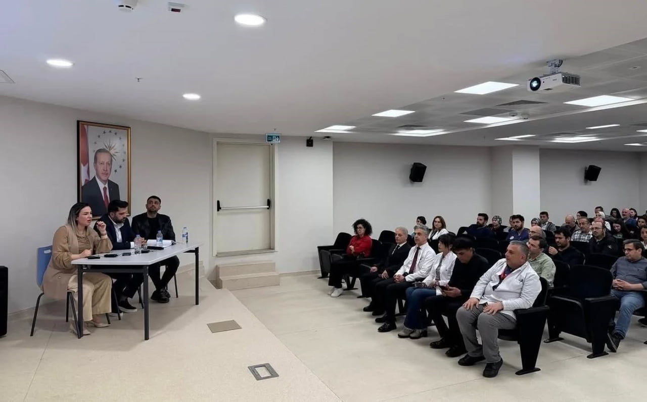 ERZİNCAN’DA SAĞLIK PERSONELİNE "MESLEKİ SORUMLULUK KURULU" EĞİTİMİ VERİLDİ