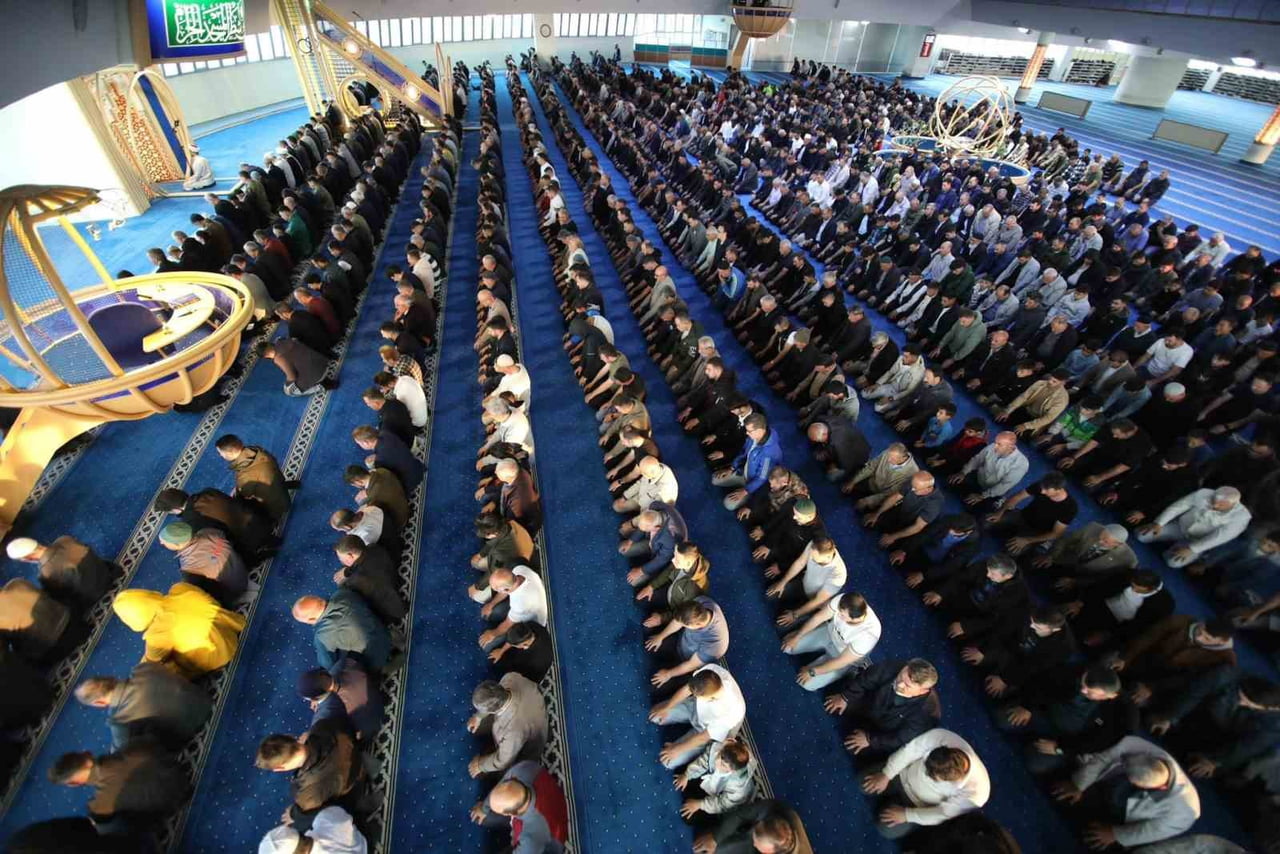 ERZİNCAN’DA VATANDAŞLAR BAYRAM NAMAZI İÇİN CAMİLERE AKIN ETTİ