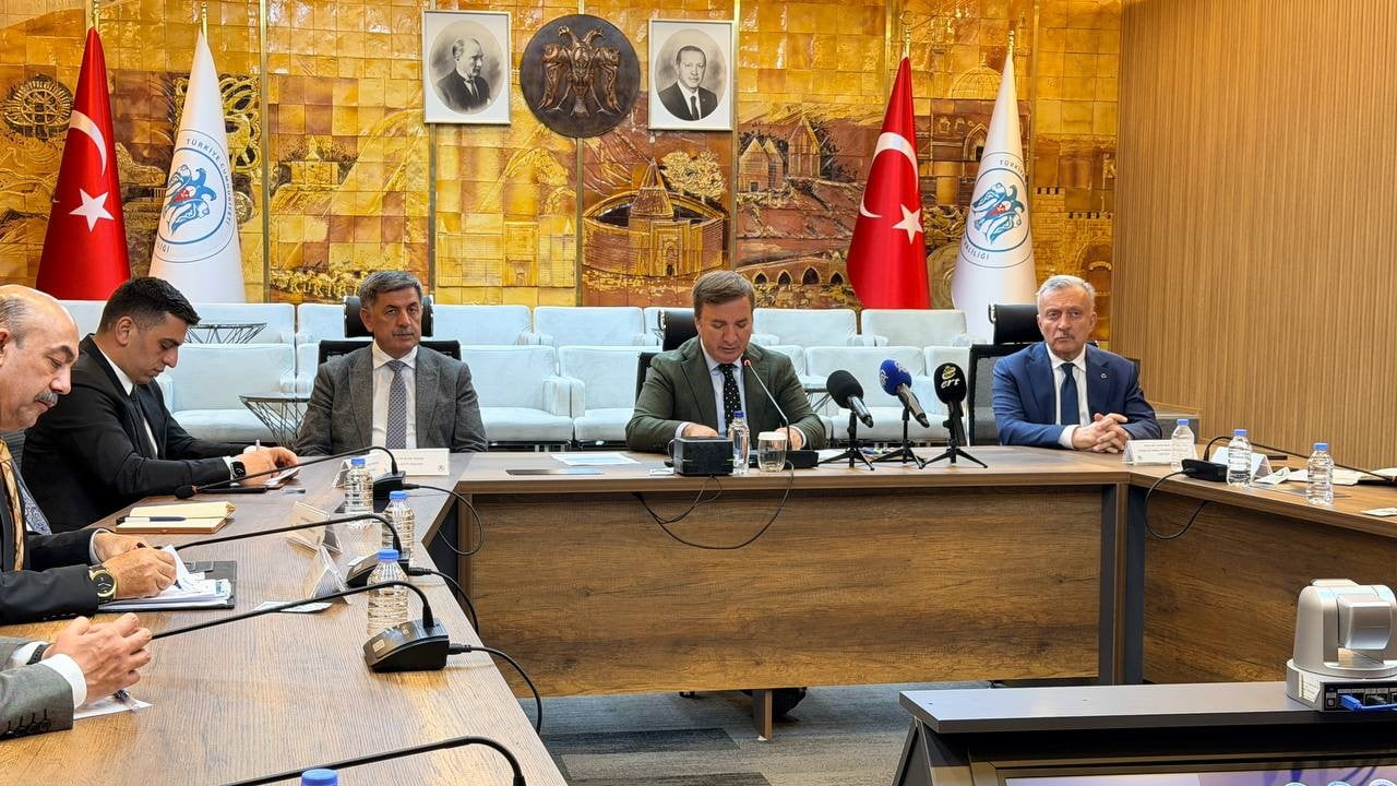 ERZİNCAN’DAN TÜRKİYE’YE YENİ MODEL: GENÇLER İÇİN DİJİTAL DÜNYA SEMPOZYUMU