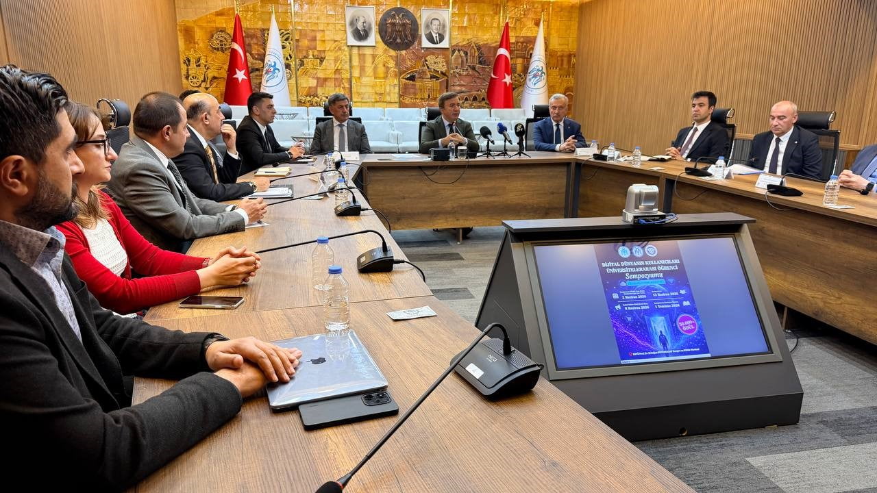 ERZİNCAN’DAN TÜRKİYE’YE YENİ MODEL: GENÇLER İÇİN DİJİTAL DÜNYA SEMPOZYUMU