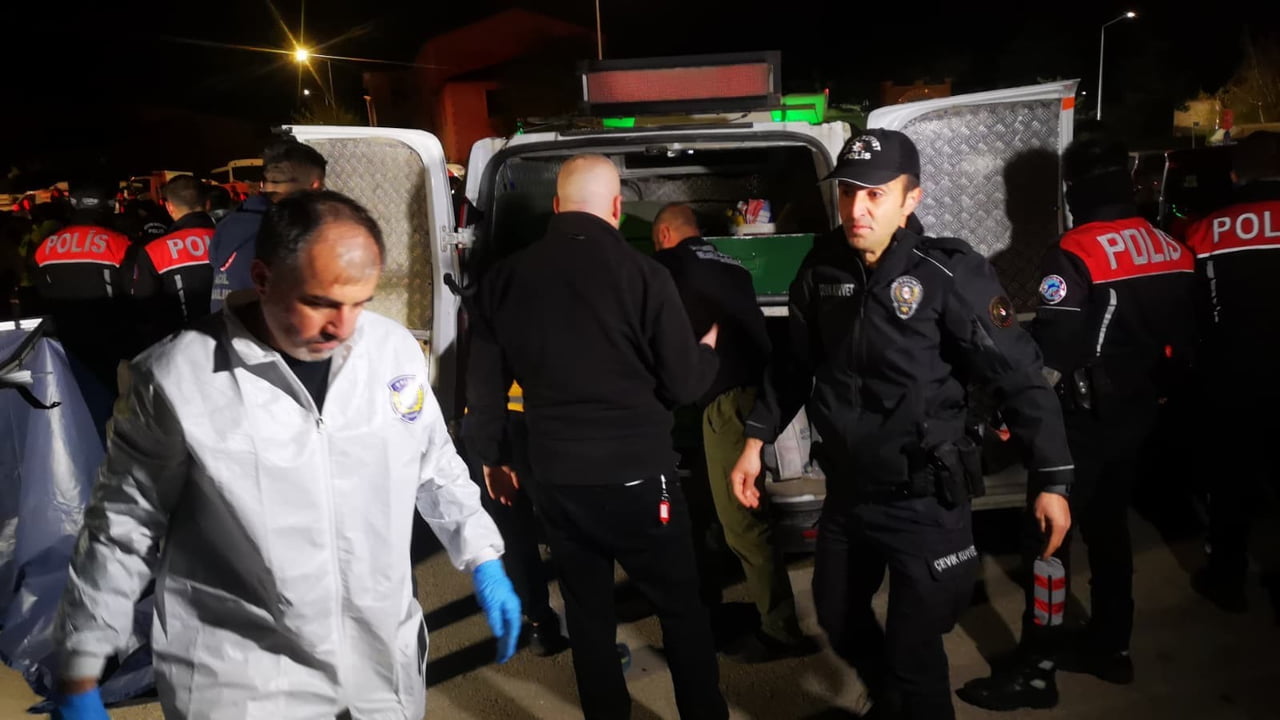 ERZURUM'DA GECE YARISI BİR KİŞİ BAŞINDAN SİLAHLA VURULMUŞ ŞEKİLDE BULUNDU.