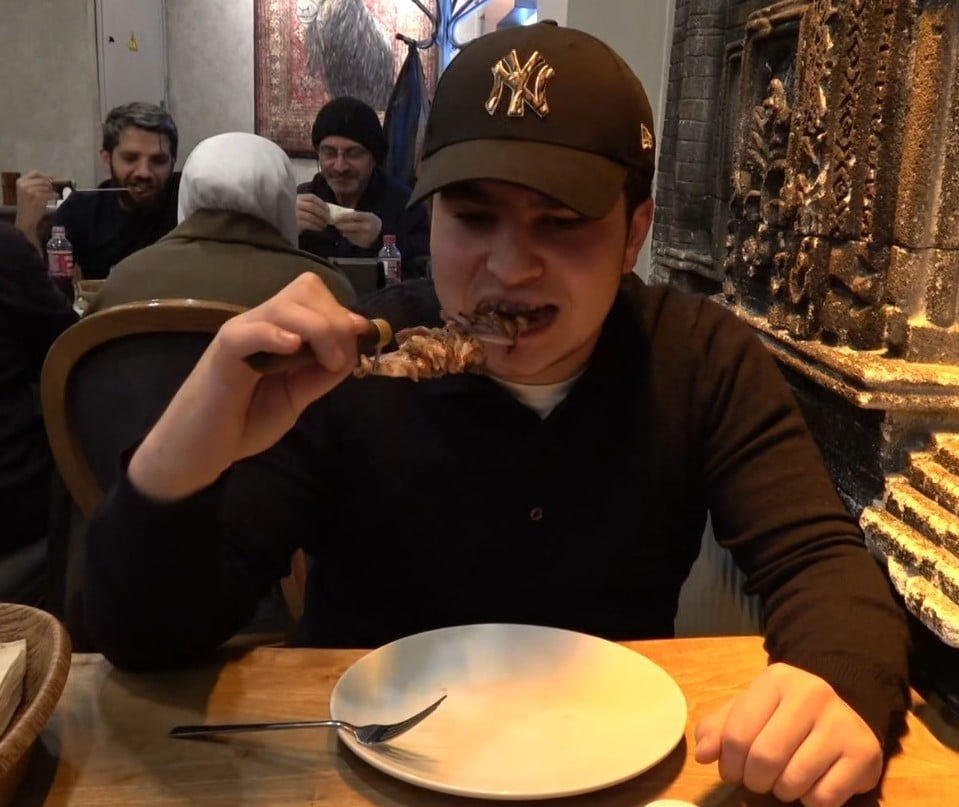 ERZURUM'UN COĞRAFİ İŞARETLİ LEZZETİ OLTU CAĞ KEBABI, GASTRONOMİ DÜNYASININ EN POPÜLER...