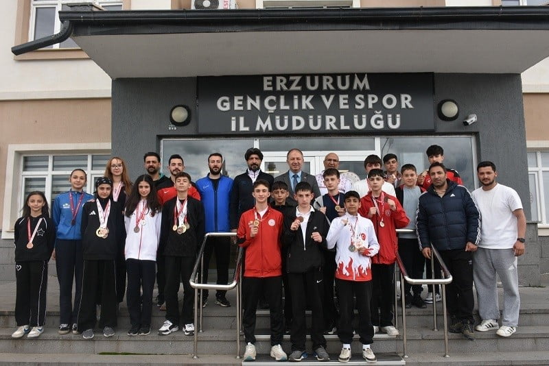 ERZURUM ADINA OKUL SPORLARI VE TÜRKİYE ŞAMPİYONALARINDA DERECE KAZANAN SPORCULAR İLE ANTRENÖRLER...